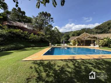 Casa em Condomínio em Nogueira Petrópolis
