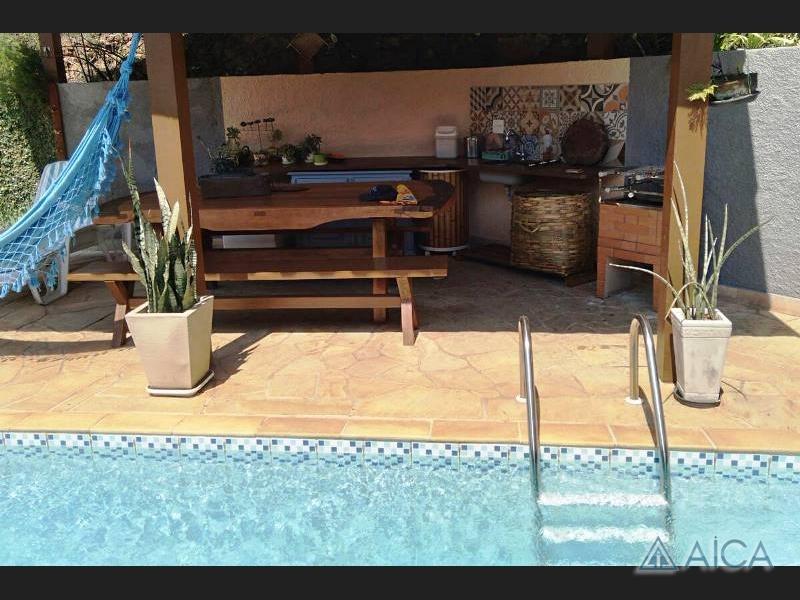 Casa à venda em Itaipava, Petrópolis - RJ - Foto 1