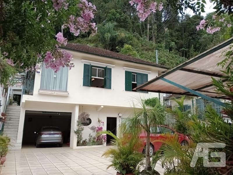Casa em Caxambu - Petrópolis/RJ  - 5 Quartos