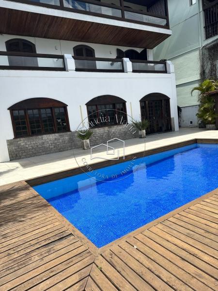 Casa à venda em Valparaíso, Petrópolis - RJ