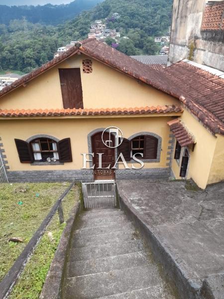 Casa - Bairro Castrioto, Petrópolis/RJ  - 3 Dormitórios