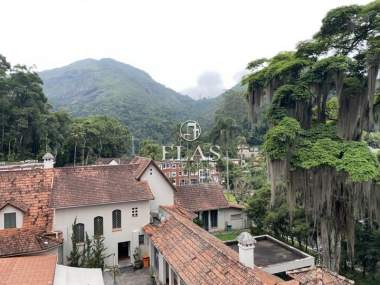 [2350] Sala - Quarteirão Brasileiro, Petrópolis/RJ