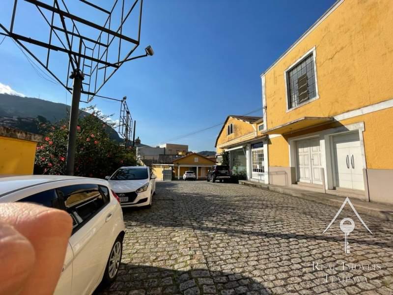 Galpão em Itamarati - Petrópolis/RJ 