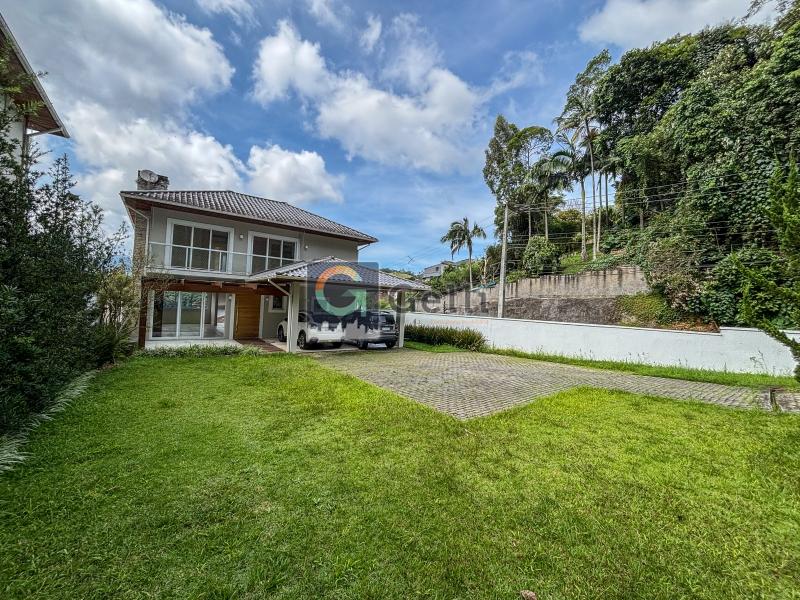 Casa em condomínio em Mosela, Petrópolis