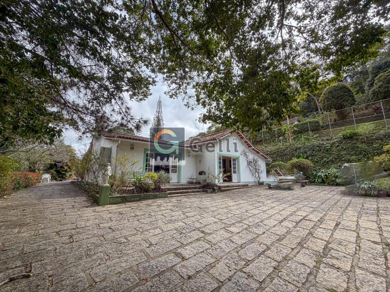 Casa à venda em Carangola, Petrópolis - RJ