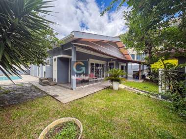 Casa em condomínio em Mosela Petrópolis
