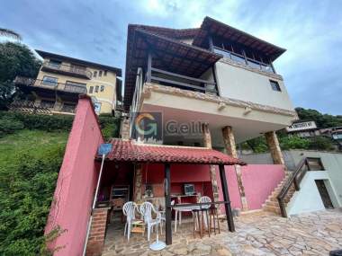 Casa em condomínio em Mosela Petrópolis