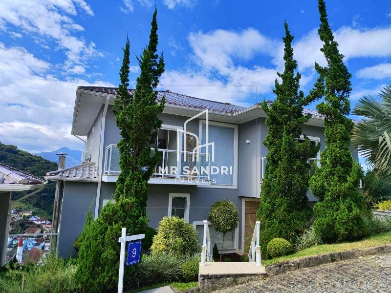 Casa à venda em Mosela, Petrópolis - RJ