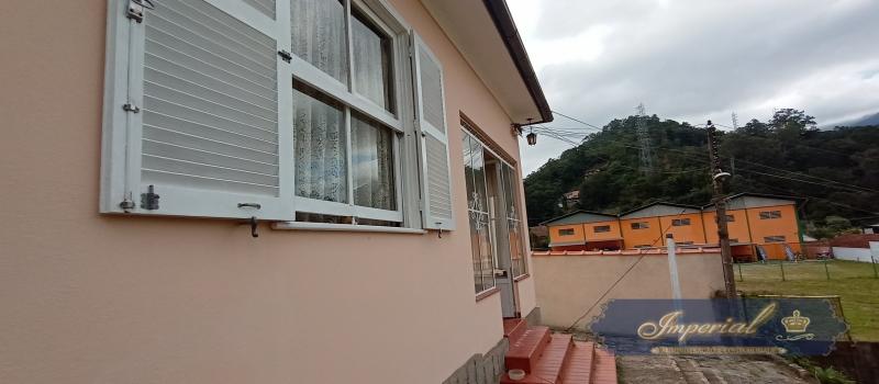 Casa à venda com 4 quartos, 100m² - Foto 1
