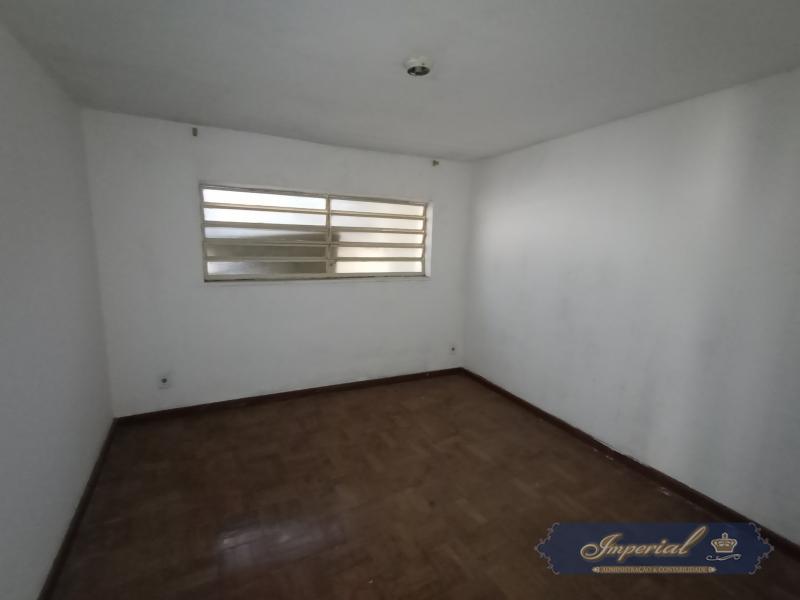 Casa à venda com 6 quartos, 250m² - Foto 10