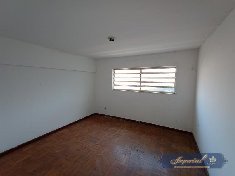 Casa à venda com 6 quartos, 250m² - Foto 11