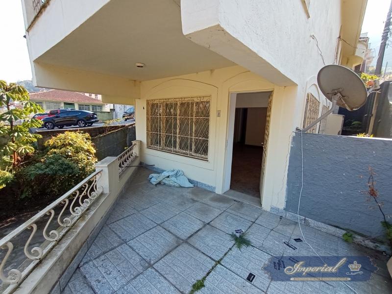 Casa à venda com 6 quartos, 250m² - Foto 15