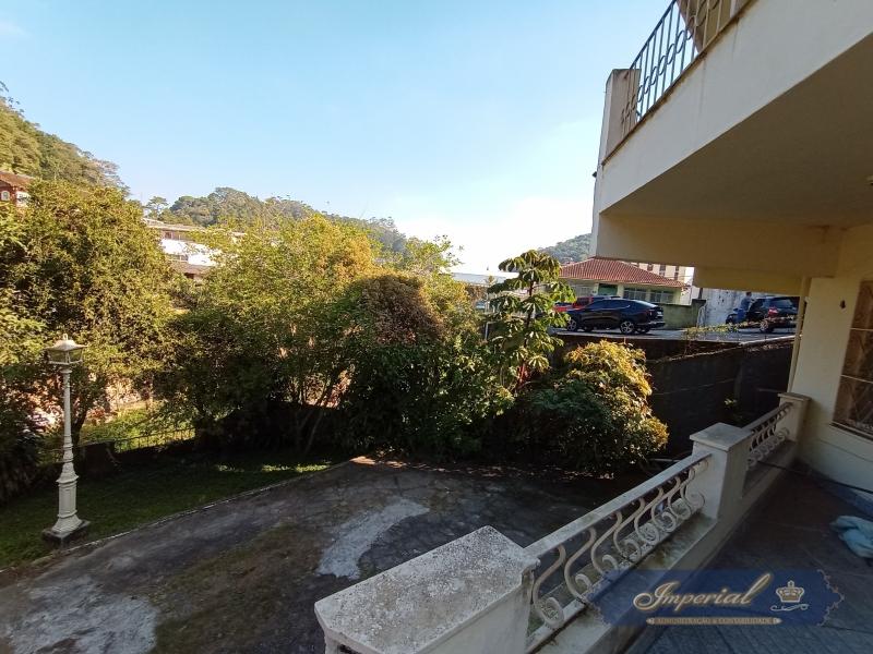 Casa à venda com 6 quartos, 250m² - Foto 16
