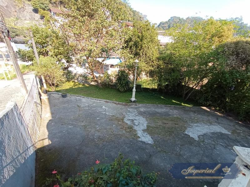 Casa à venda com 6 quartos, 250m² - Foto 2