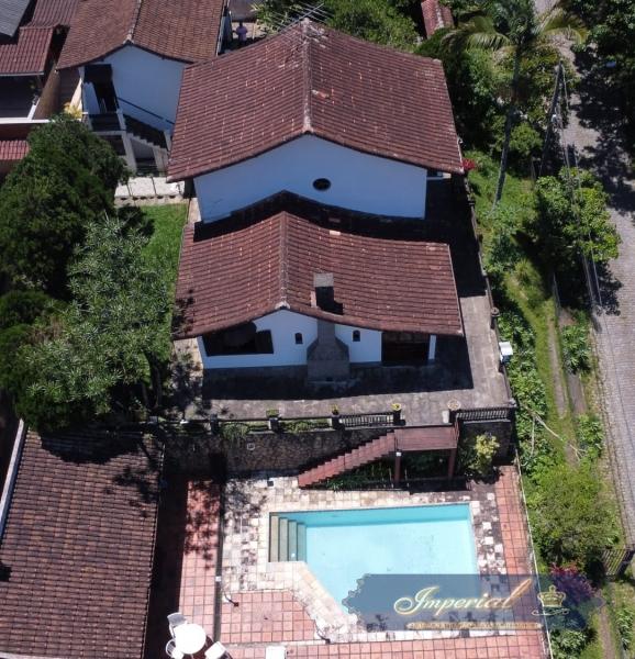 Casa à venda com 4 quartos, 350m² - Foto 2