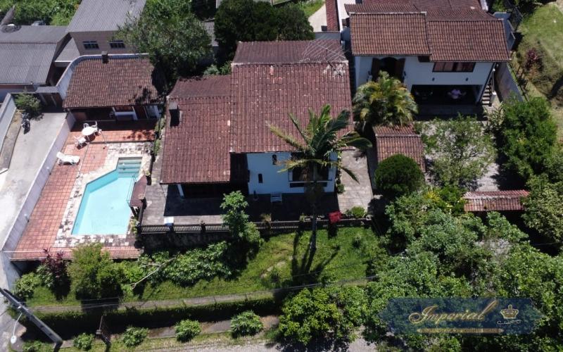 Casa à venda com 4 quartos, 350m² - Foto 1