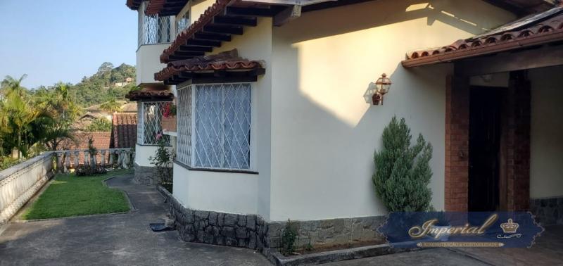 Casa à venda com 4 quartos, 130m² - Foto 1