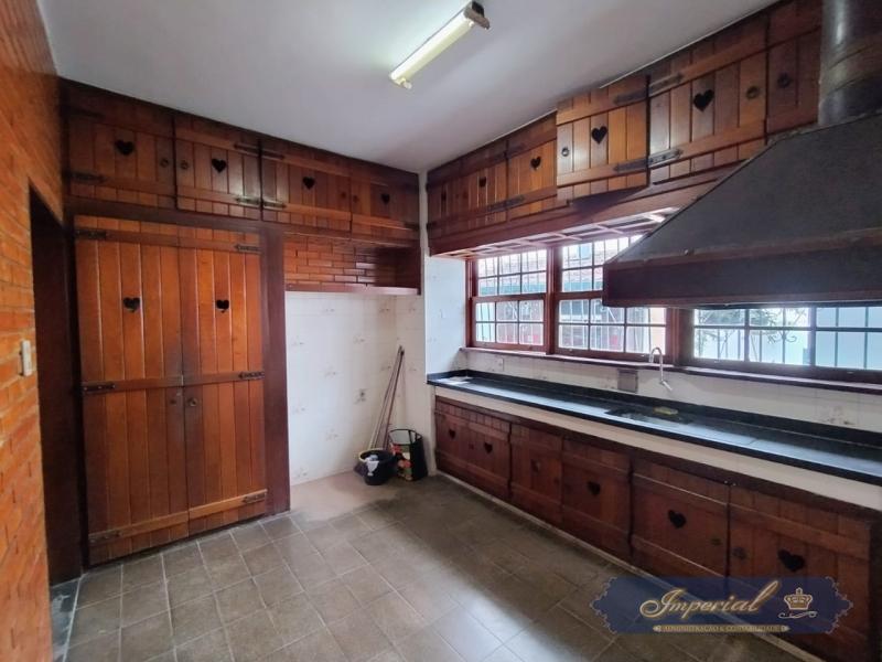 Casa para alugar com 3 quartos, 300m² - Foto 12