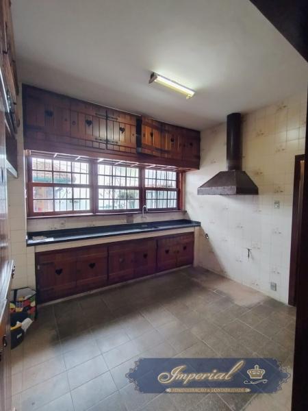 Casa para alugar com 3 quartos, 300m² - Foto 13