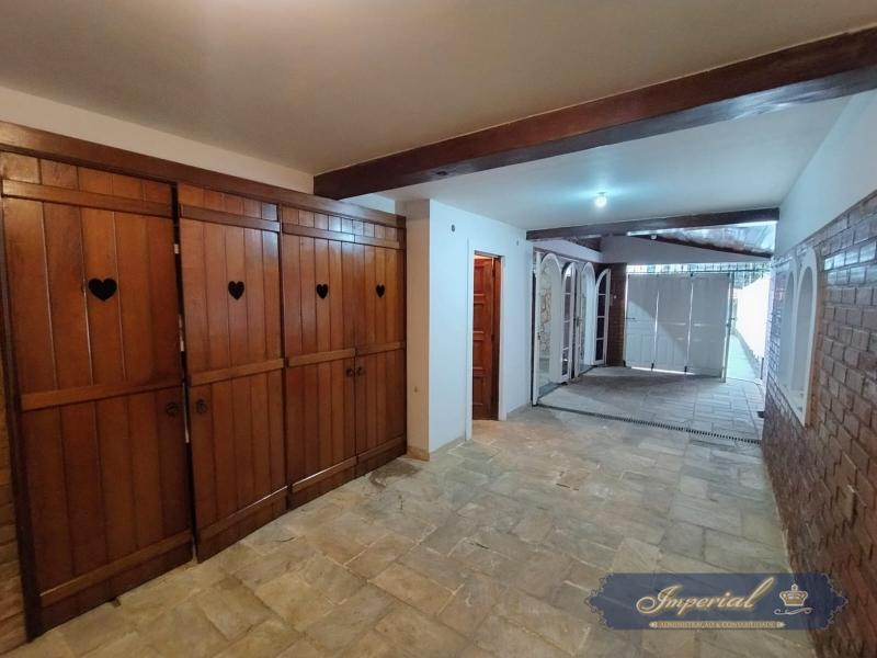Casa para alugar com 3 quartos, 300m² - Foto 14