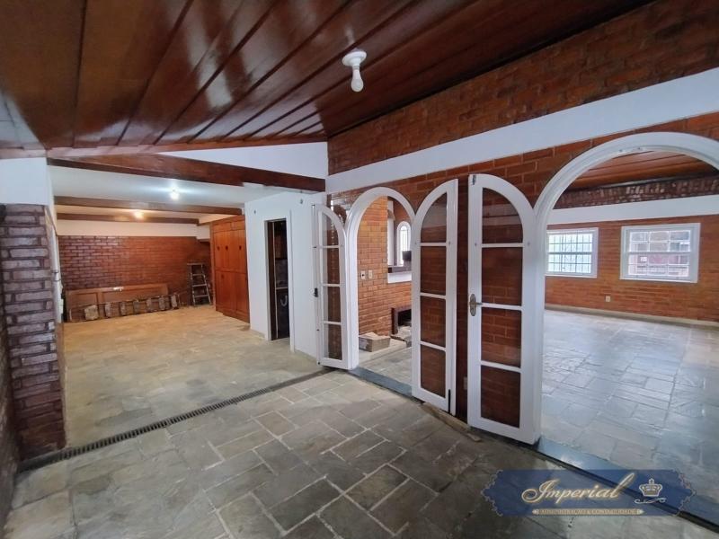 Casa para alugar com 3 quartos, 300m² - Foto 15