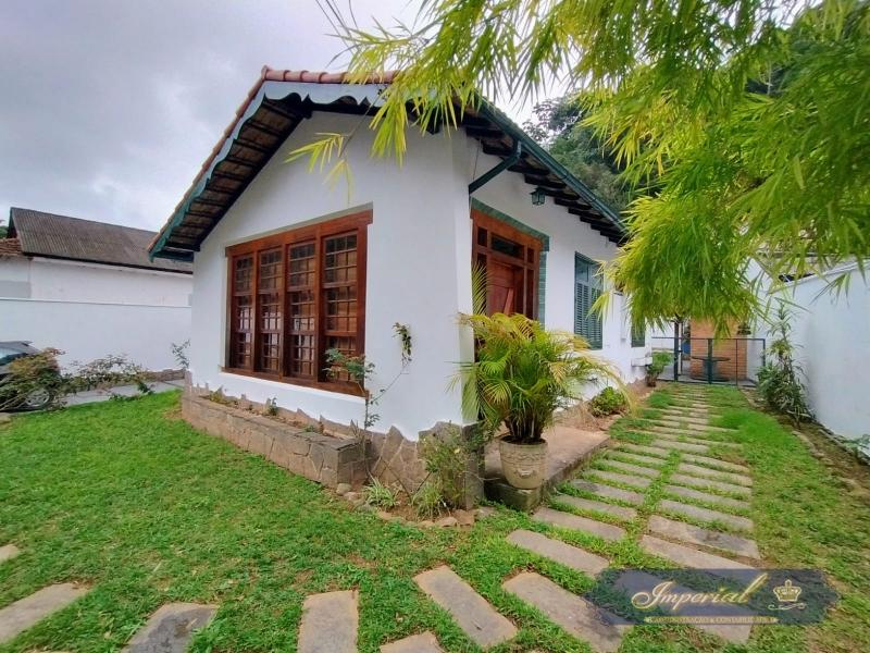 Casa para alugar com 3 quartos, 300m² - Foto 2
