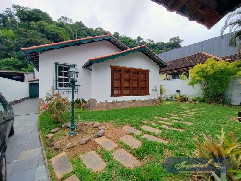 Casa para alugar com 3 quartos, 300m² - Foto 1