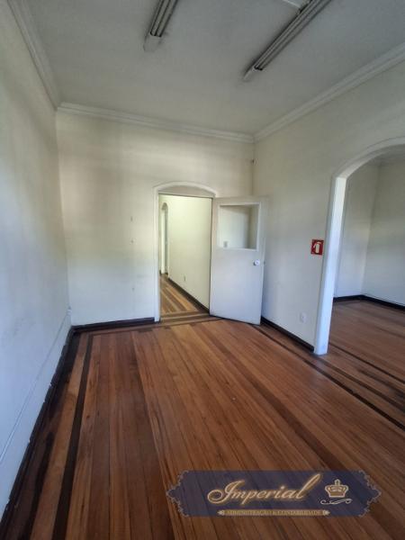 Imóvel Comercial para Alugar em Centro, Petrópolis - RJ - Foto 1