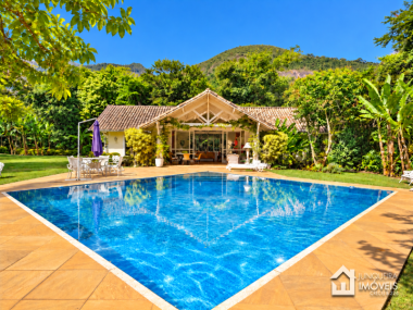 Casa em Condomínio em Nogueira,	Petrópolis