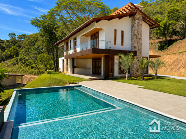 Casa em Condomínio em Pedro do Rio,	Petrópolis