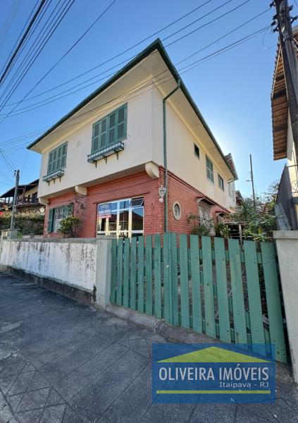 Casa fora de condomínio em Itaipava - Petrópolis/RJ  - 2 Quartos
