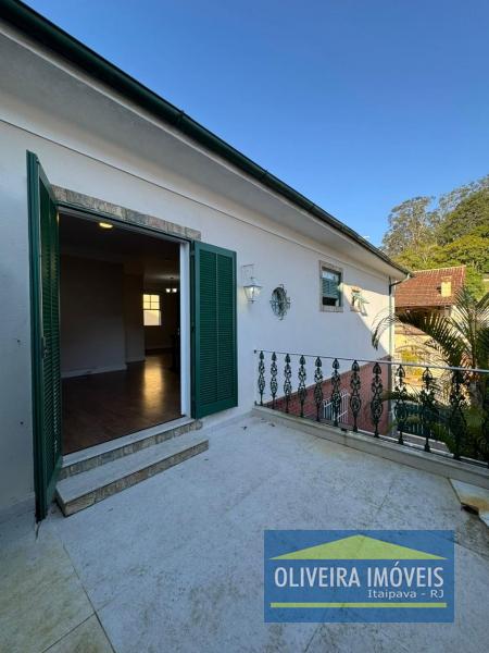 Casa fora de condomínio em Itaipava - Petrópolis/RJ 