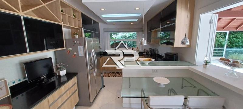 Comprar Casa em Itaipava, Petrópolis/RJ - Renata Pereira Corretora