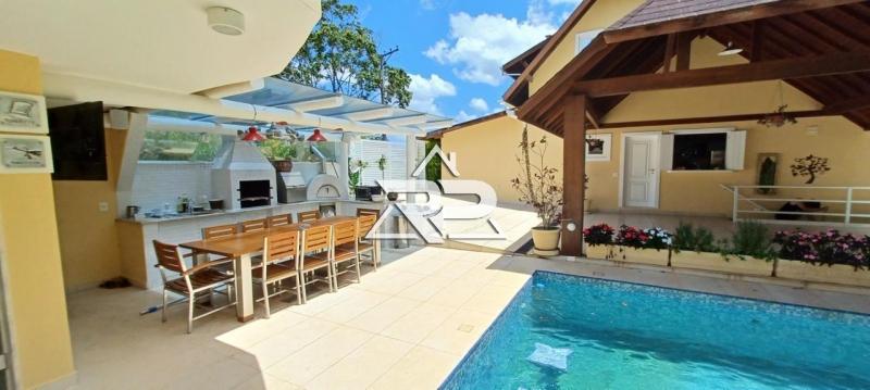 Comprar Casa em Itaipava, Petrópolis/RJ - Renata Pereira Corretora