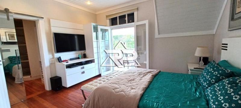 Comprar Casa em Itaipava, Petrópolis/RJ - Renata Pereira Corretora