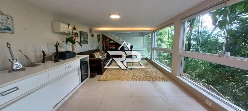 Comprar Casa em Itaipava, Petrópolis/RJ - Renata Pereira Corretora