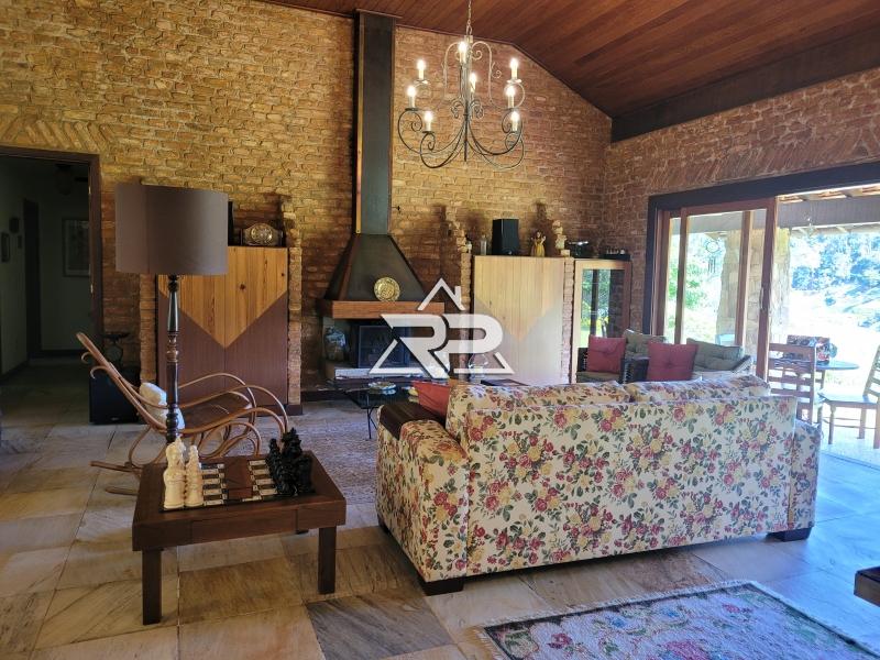 Comprar Casa em Pedro do Rio, Petrópolis/RJ - Renata Pereira Corretora