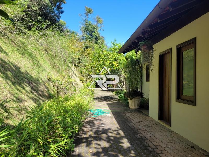 Comprar Casa em Pedro do Rio, Petrópolis/RJ - Renata Pereira Corretora