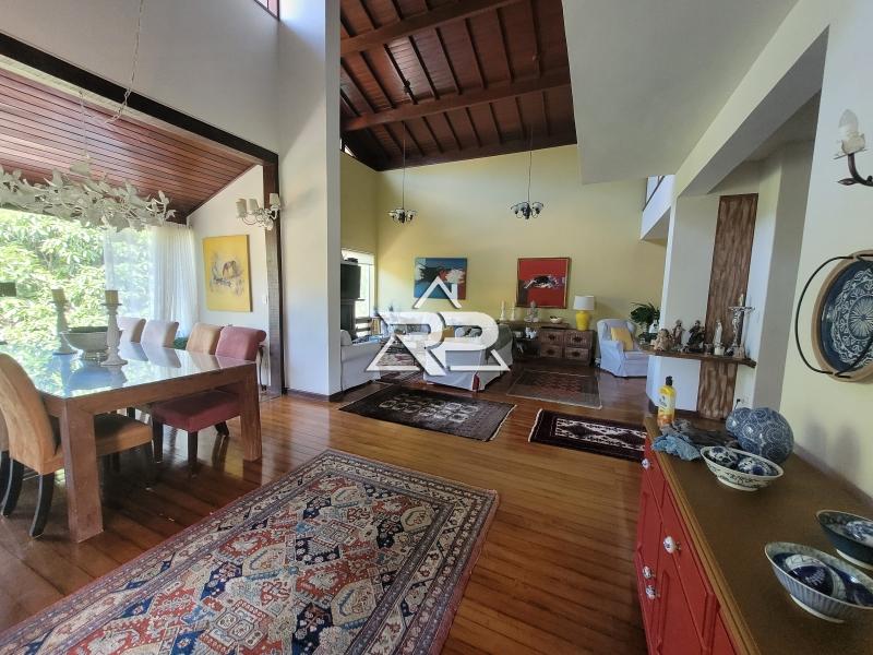 Comprar Casa em Itaipava, Petrópolis/RJ - Renata Pereira Corretora