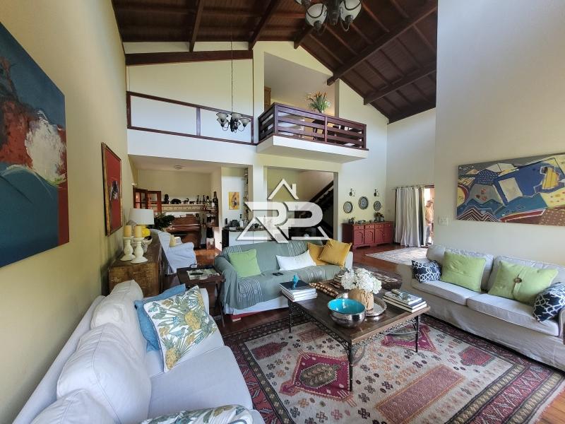 Comprar Casa em Itaipava, Petrópolis/RJ - Renata Pereira Corretora