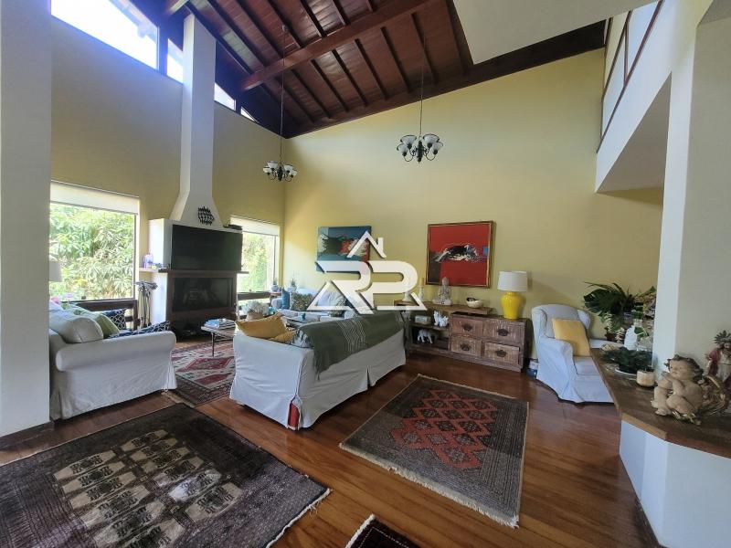 Comprar Casa em Itaipava, Petrópolis/RJ - Renata Pereira Corretora