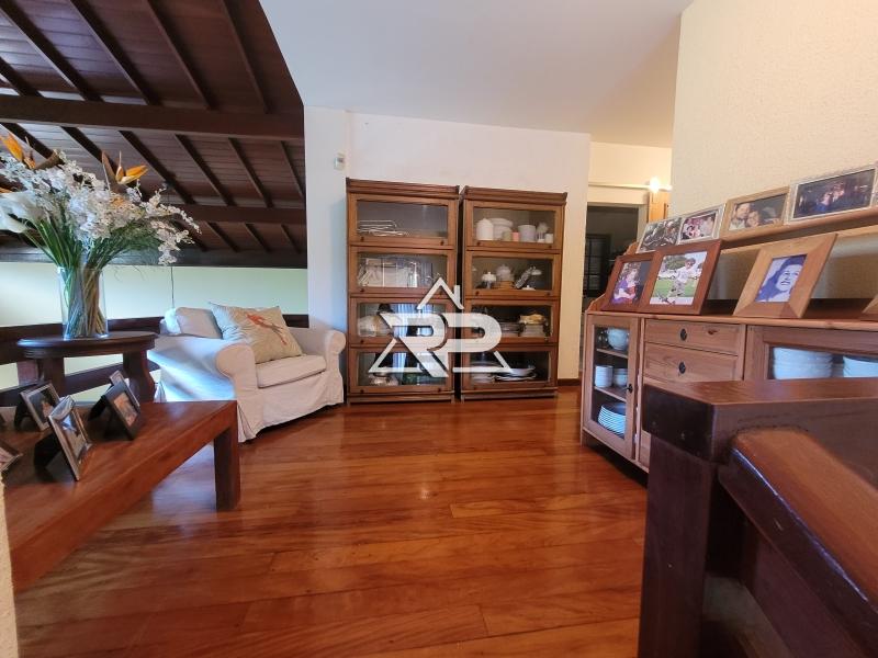 Comprar Casa em Itaipava, Petrópolis/RJ - Renata Pereira Corretora