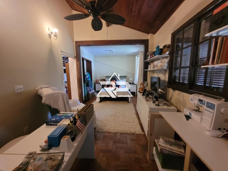 Comprar Casa em Itaipava, Petrópolis/RJ - Renata Pereira Corretora