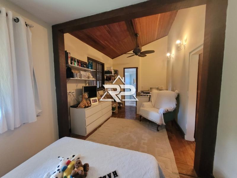 Comprar Casa em Itaipava, Petrópolis/RJ - Renata Pereira Corretora