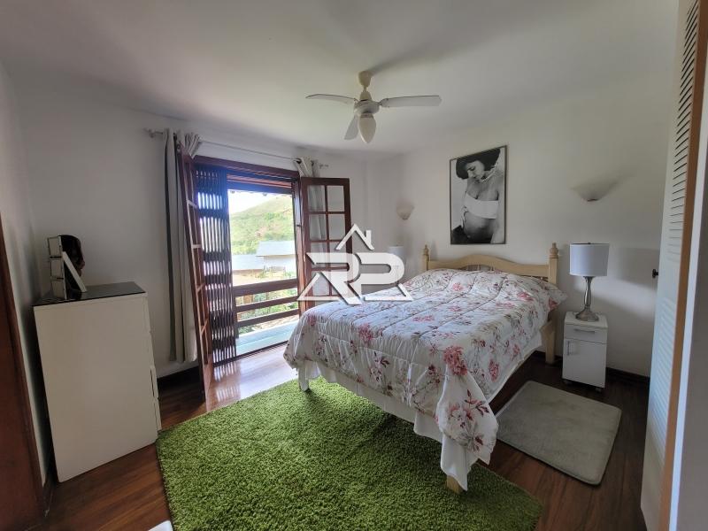 Comprar Casa em Itaipava, Petrópolis/RJ - Renata Pereira Corretora