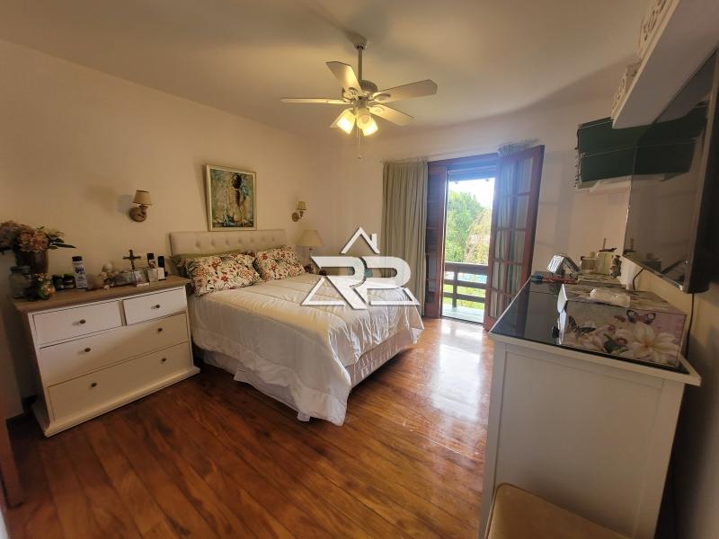 Comprar Casa em Itaipava, Petrópolis/RJ - Renata Pereira Corretora