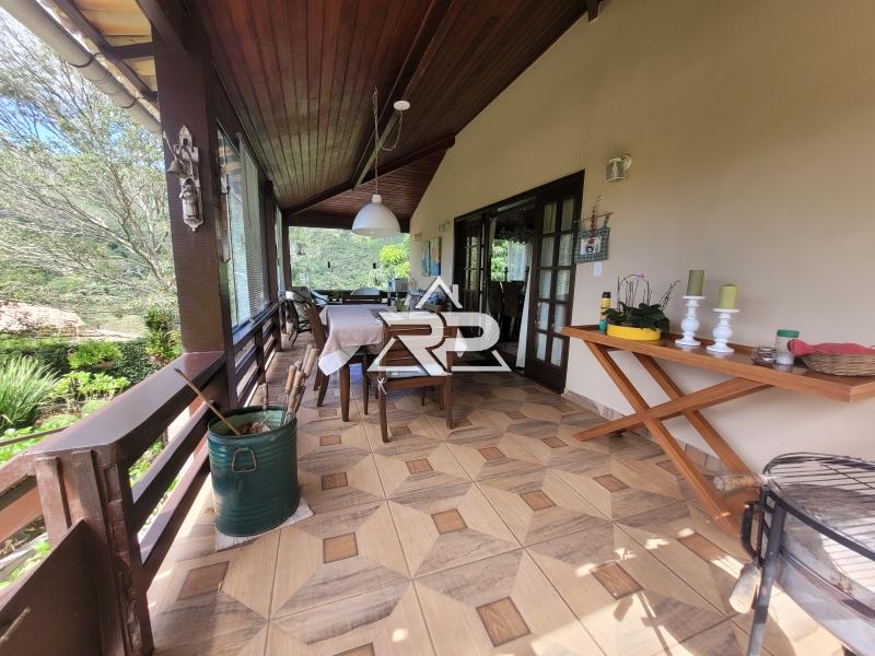 Comprar Casa em Itaipava, Petrópolis/RJ - Renata Pereira Corretora