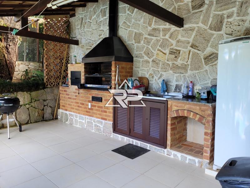 Comprar Casa em Itaipava, Petrópolis/RJ - Renata Pereira Corretora