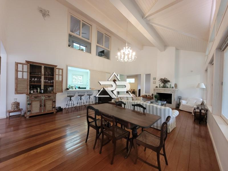 Comprar Casa em Pedro do Rio, Petrópolis/RJ - Renata Pereira Corretora