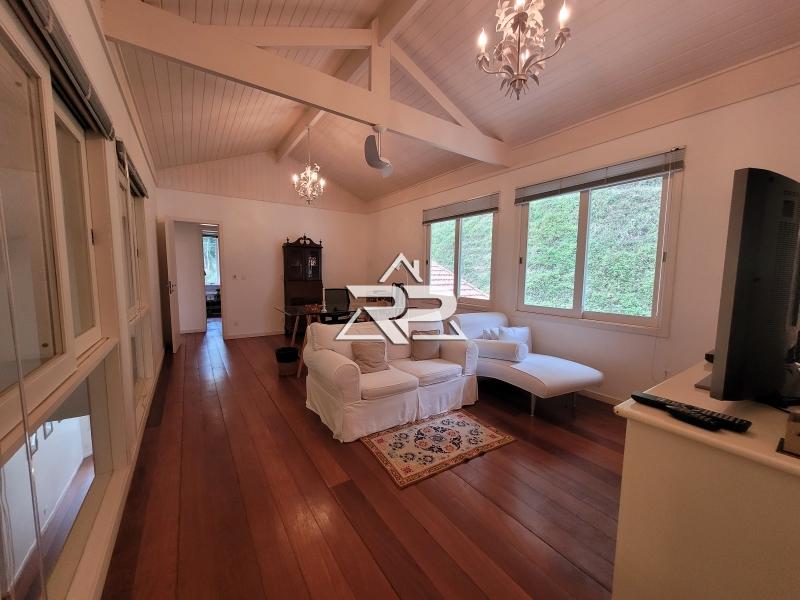 Comprar Casa em Pedro do Rio, Petrópolis/RJ - Renata Pereira Corretora